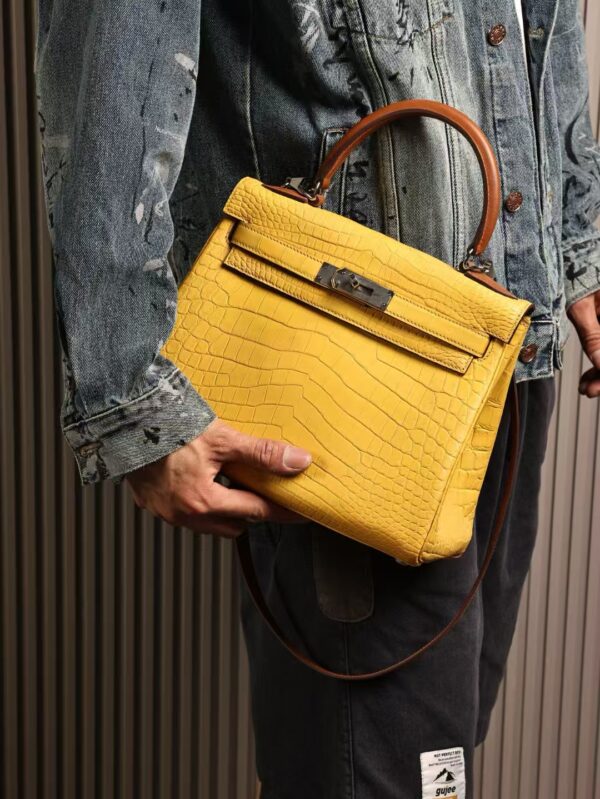 GPC Mode Kelly 28CM 9O Jaune De Naples Crocodile / 37 Gold Barenia Handle PHW