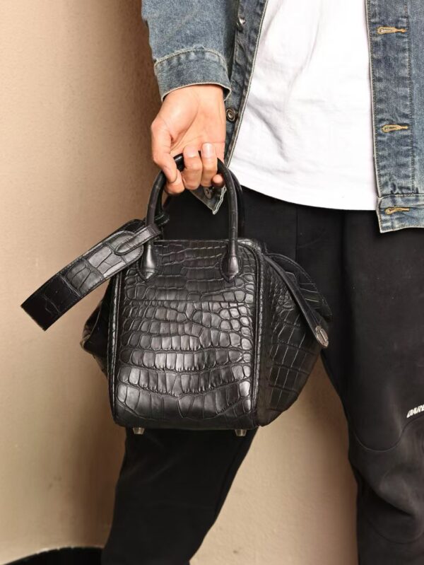 GPC Mode Men’s Shoulder Bag Lindy 34CM Matte Alligator Crocodile CK89 Black PHW